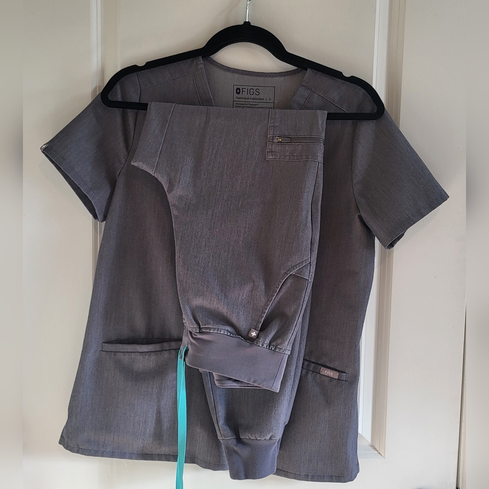 SOLD Figs high-waisted joggers scrubs set size small top
